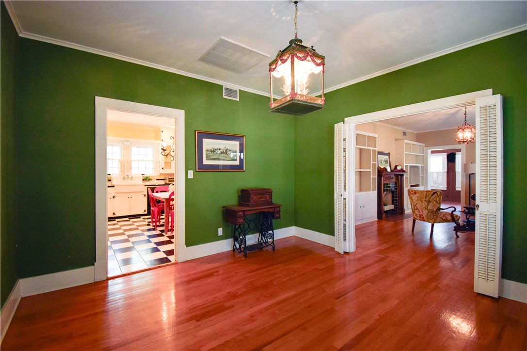 203 S Bowie St Property Photo 5