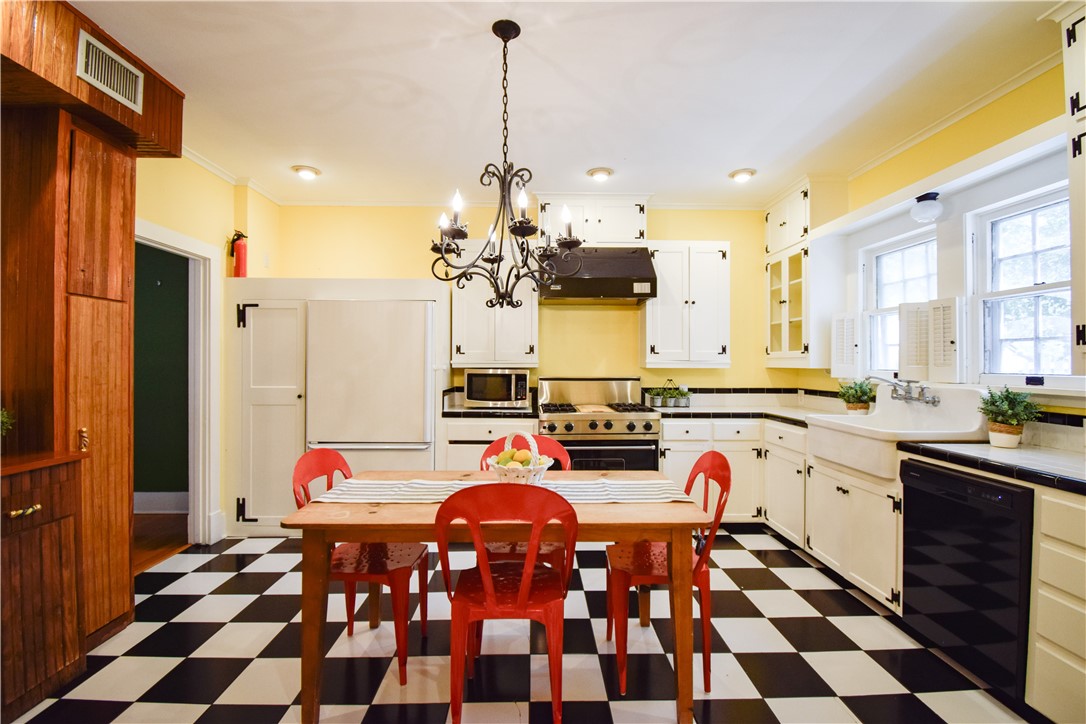 203 S Bowie St Property Photo 6