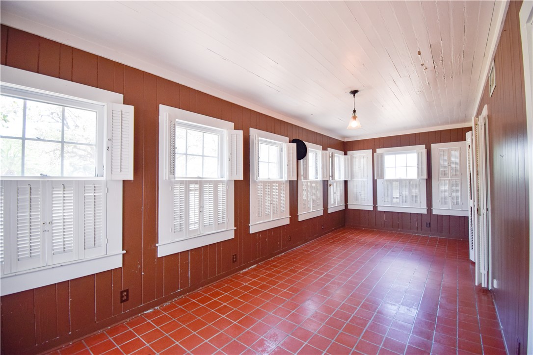 203 S Bowie St Property Photo 11