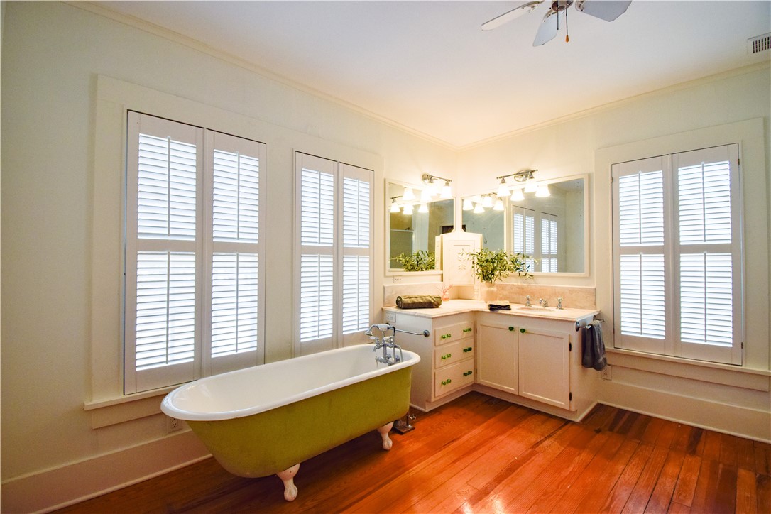 203 S Bowie St Property Photo 15