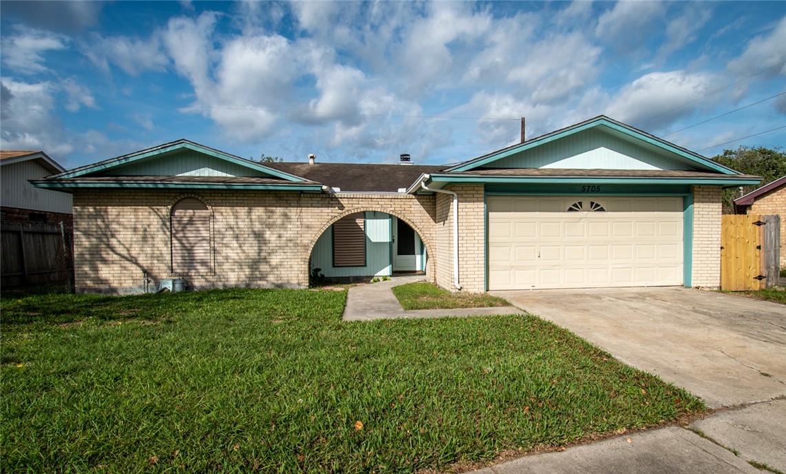 5705 Crest Pebble Dr Property Photo 1