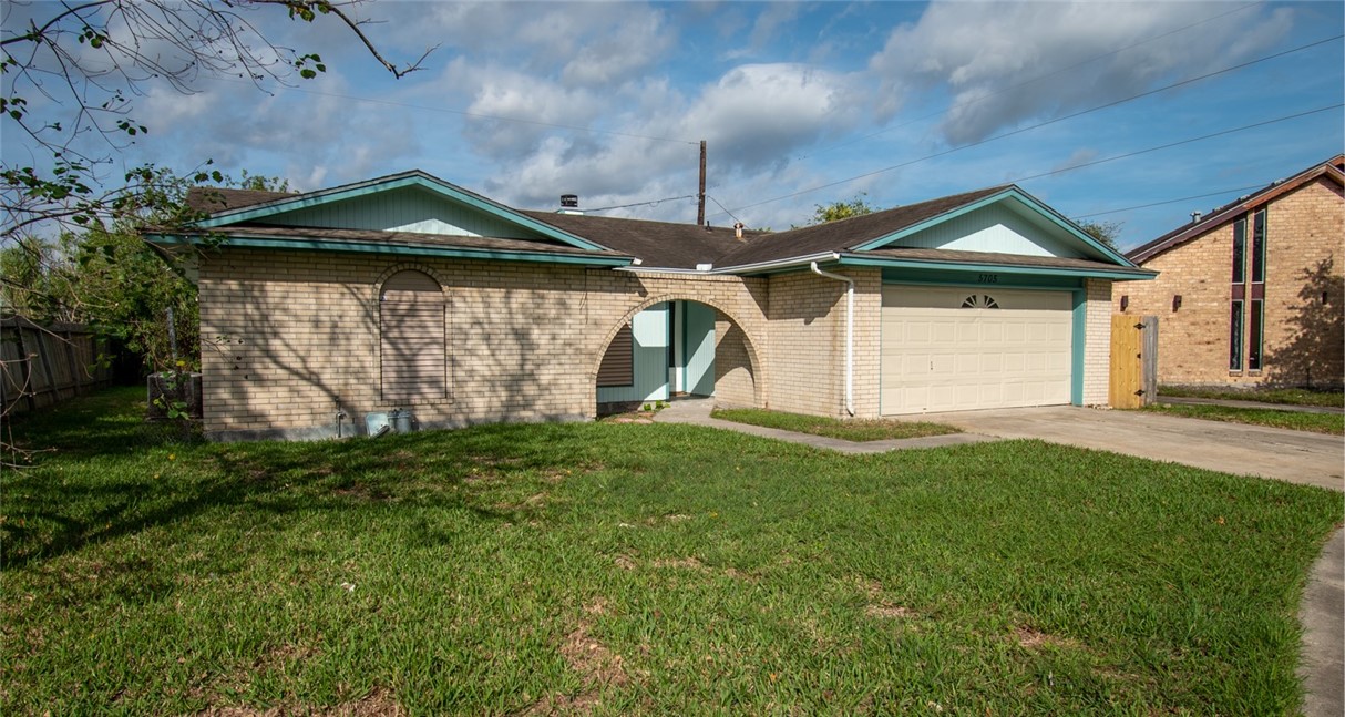 5705 Crest Pebble Dr Property Photo 2