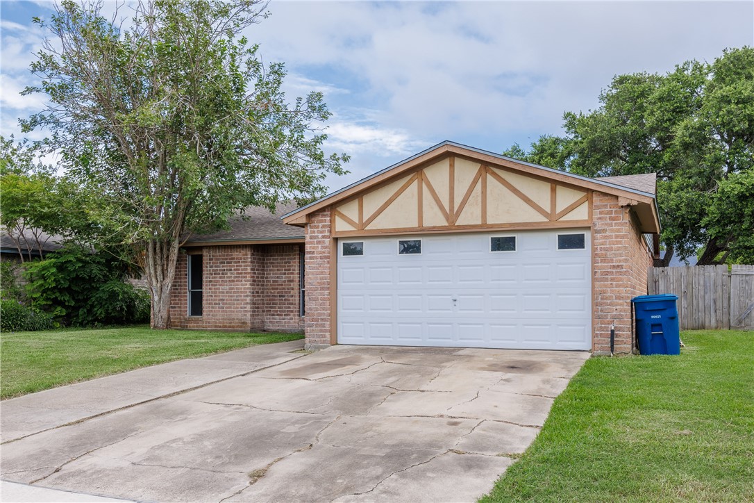 1014 Espana Dr Property Photo 3