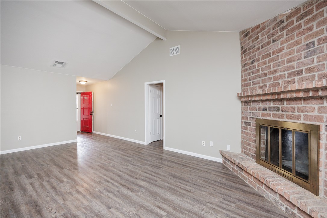 1014 Espana Dr Property Photo 6