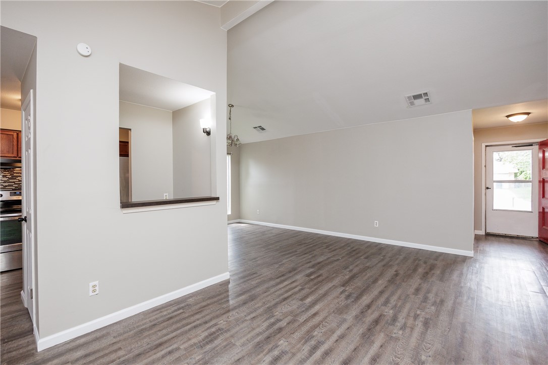 1014 Espana Dr Property Photo 8