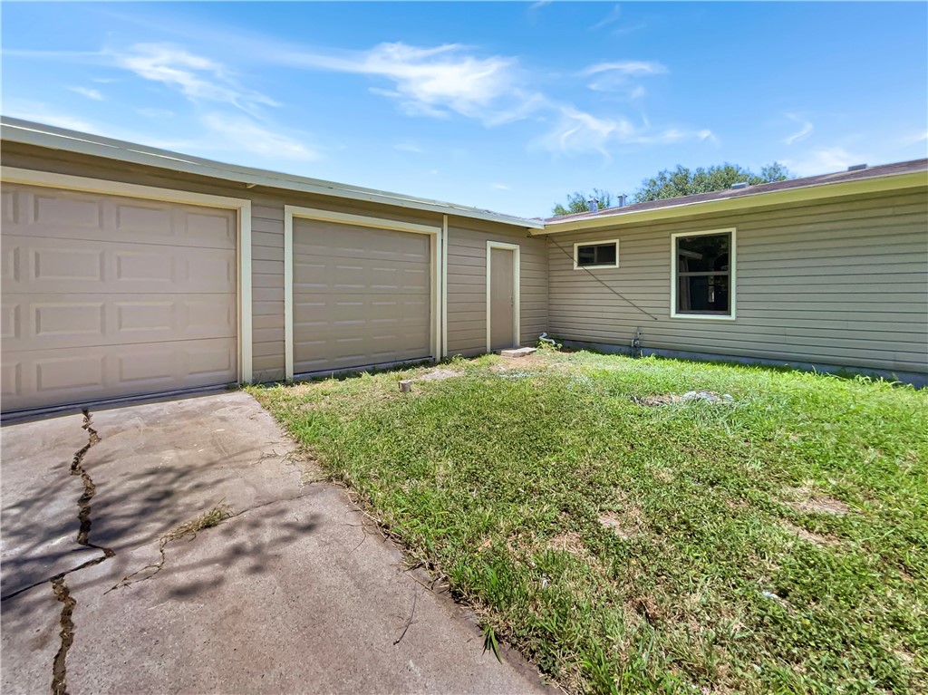 4053 Little John Dr Property Photo 8