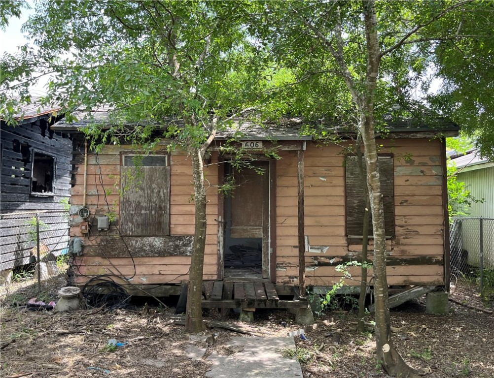 606 Nebraska St Property Photo 1