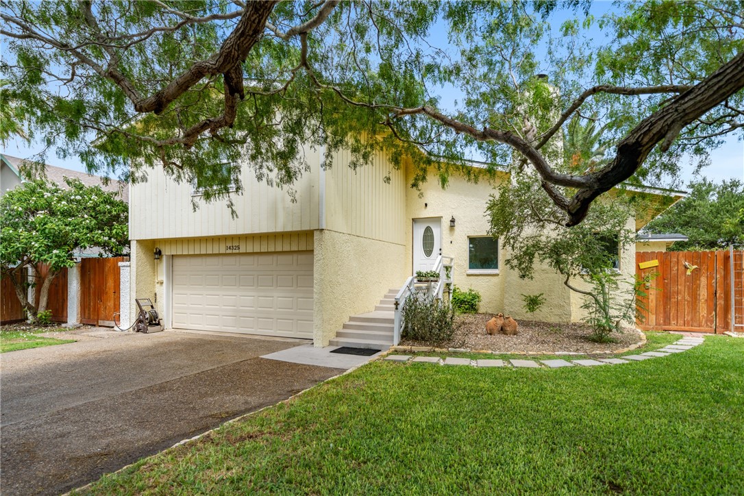 14325 Emerald St Property Photo 2