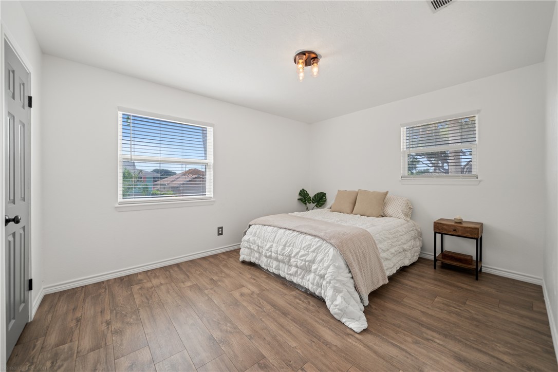 14325 Emerald St Property Photo 25