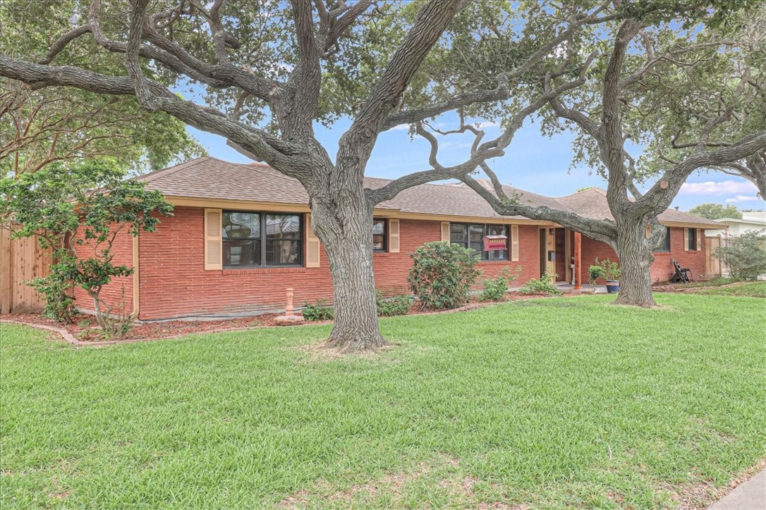437 Bermuda Pl Property Photo 2
