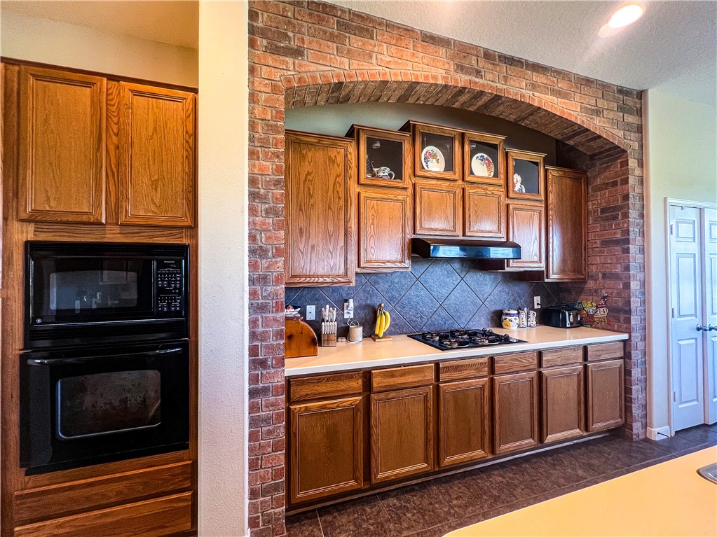 100 Harrod Property Photo 11