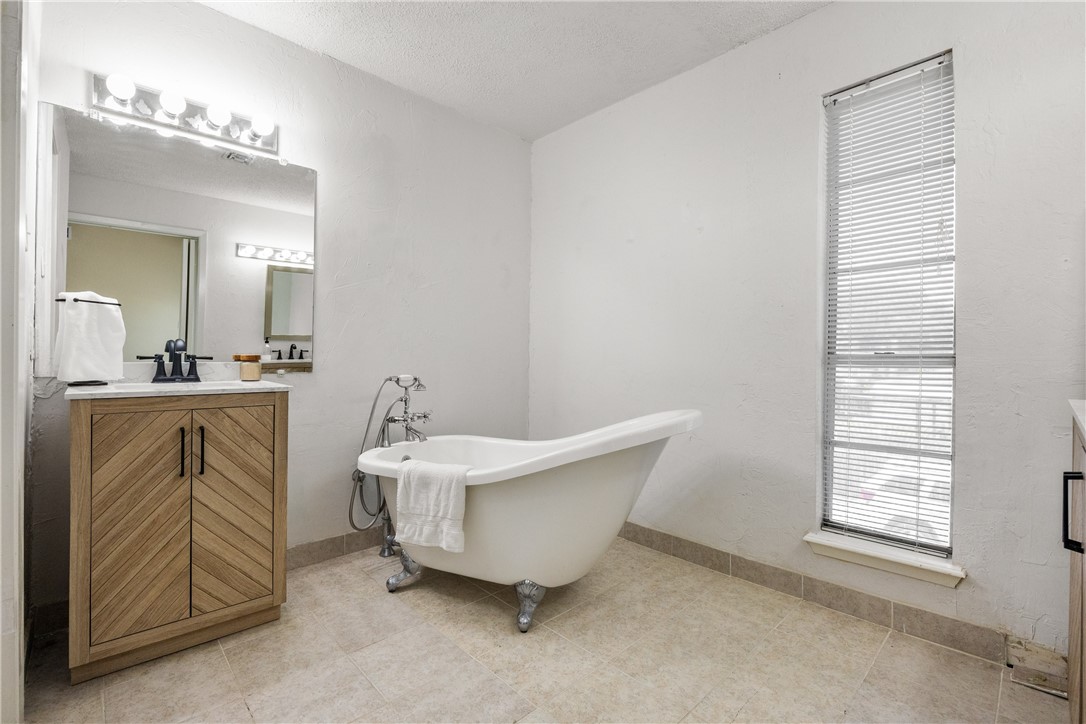 212 San Saba Dr Property Photo 25