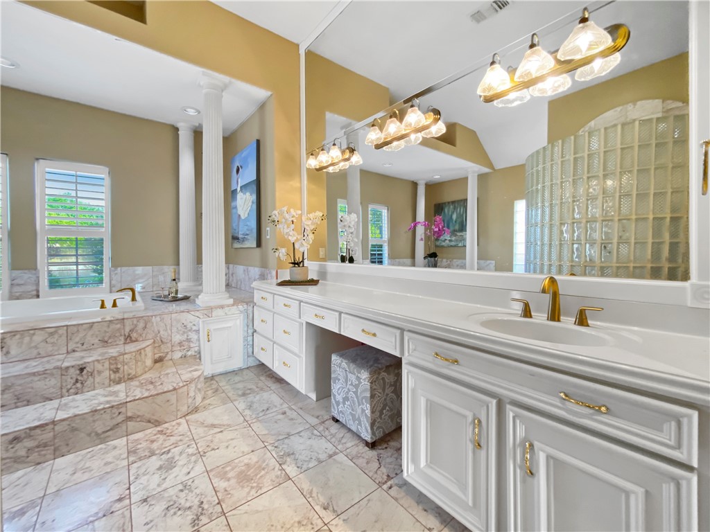 8029 Villefranche Dr Property Photo 10