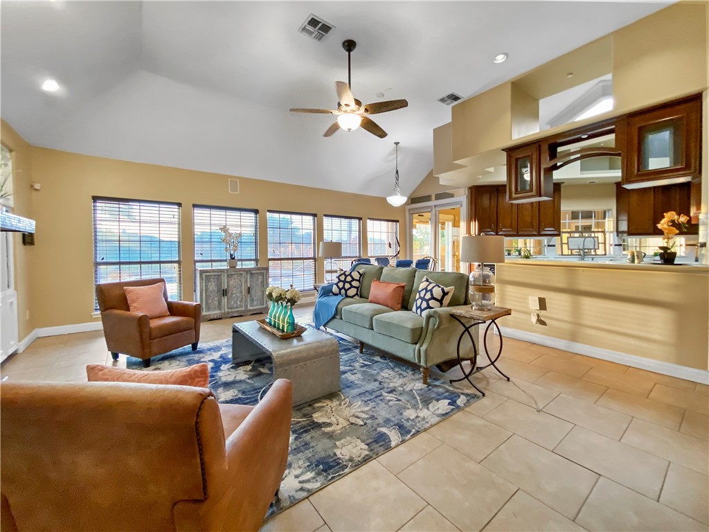 8029 Villefranche Dr Property Photo 26