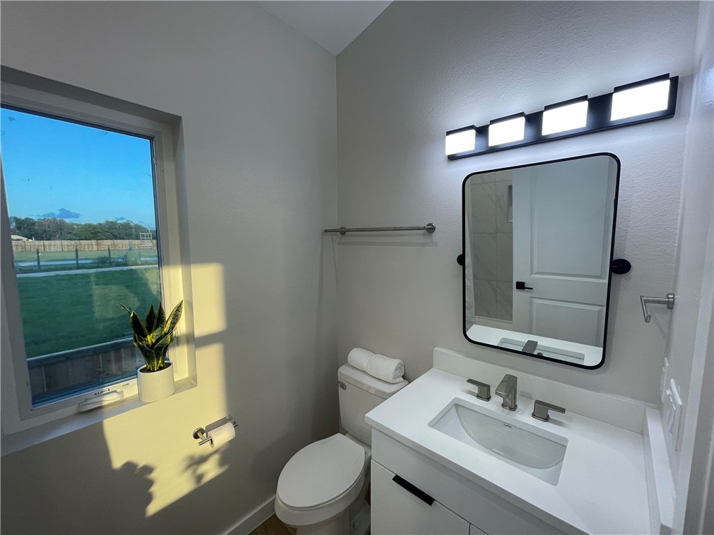 2351 W Market St 4 Property Photo 14