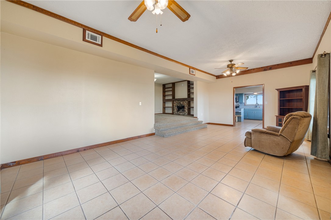 966 E Fm 628 Property Photo 5