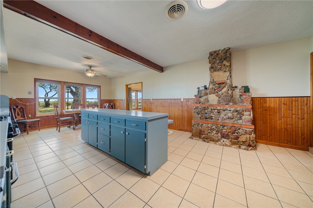 966 E Fm 628 Property Photo 13