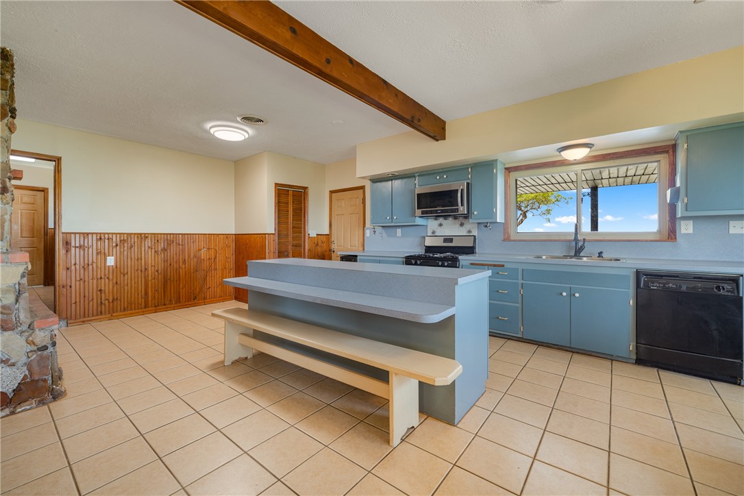 966 E Fm 628 Property Photo 15