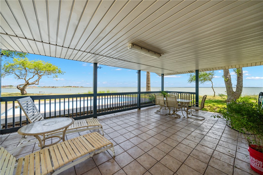 966 E Fm 628 Property Photo 26