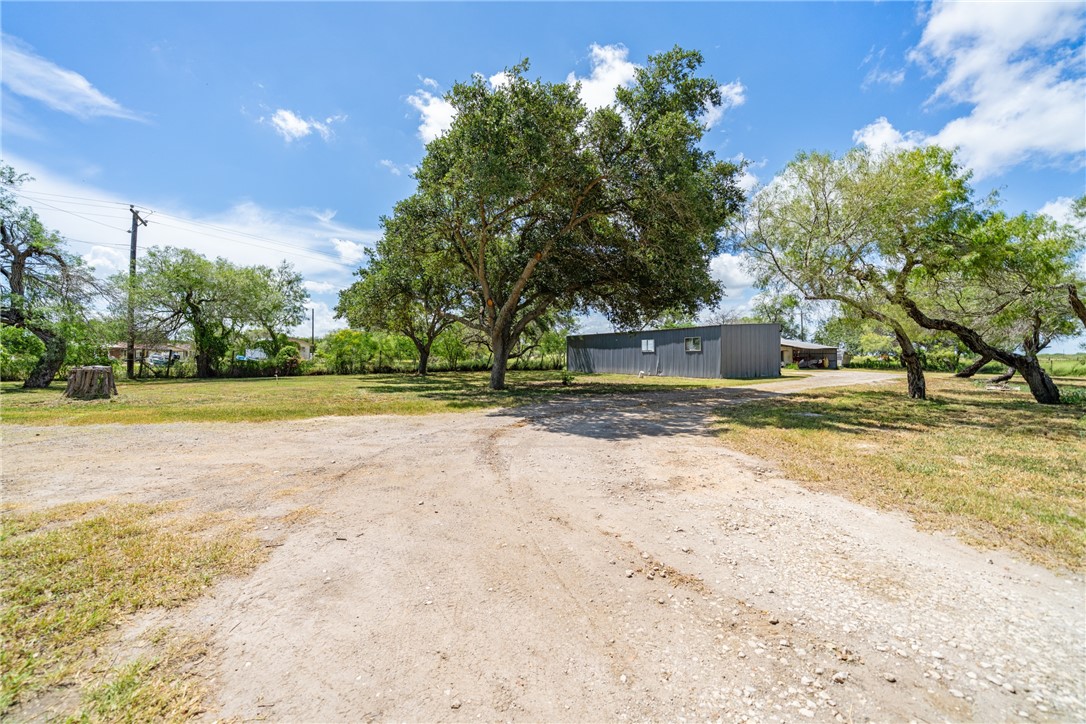 966 E Fm 628 Property Photo 29