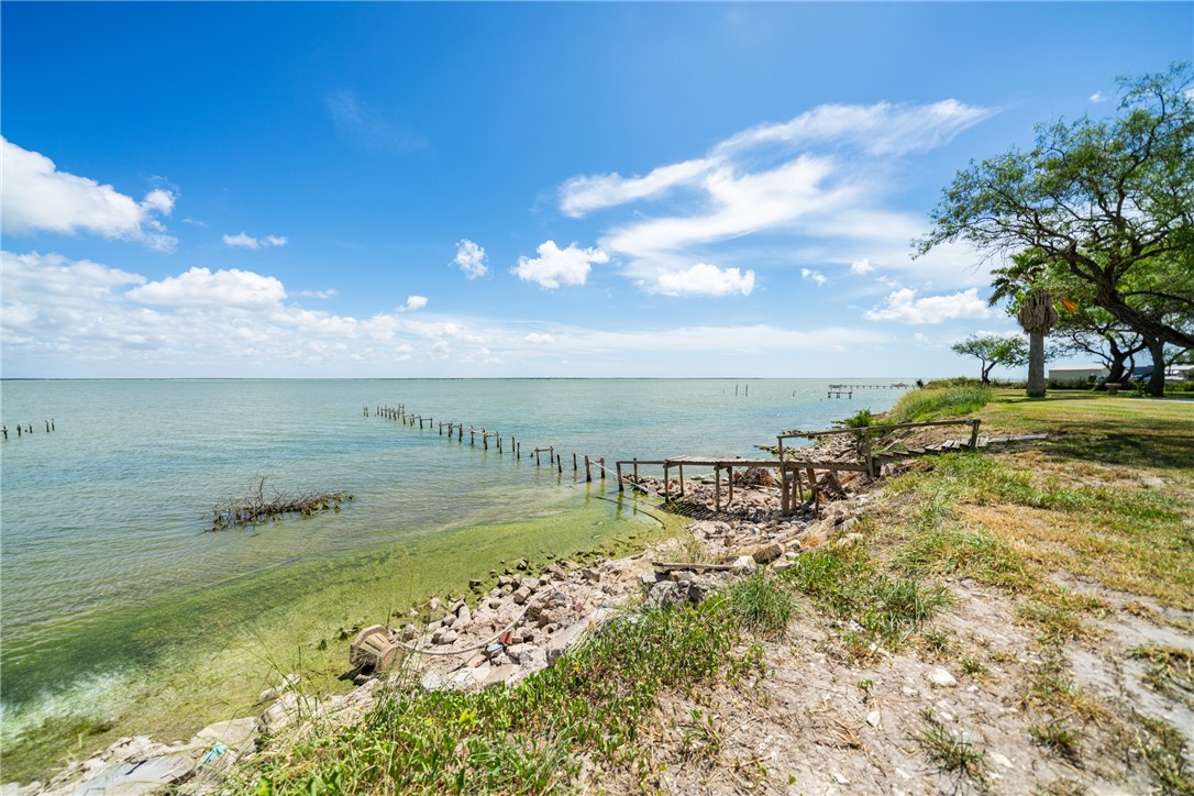 966 E Fm 628 Property Photo 32