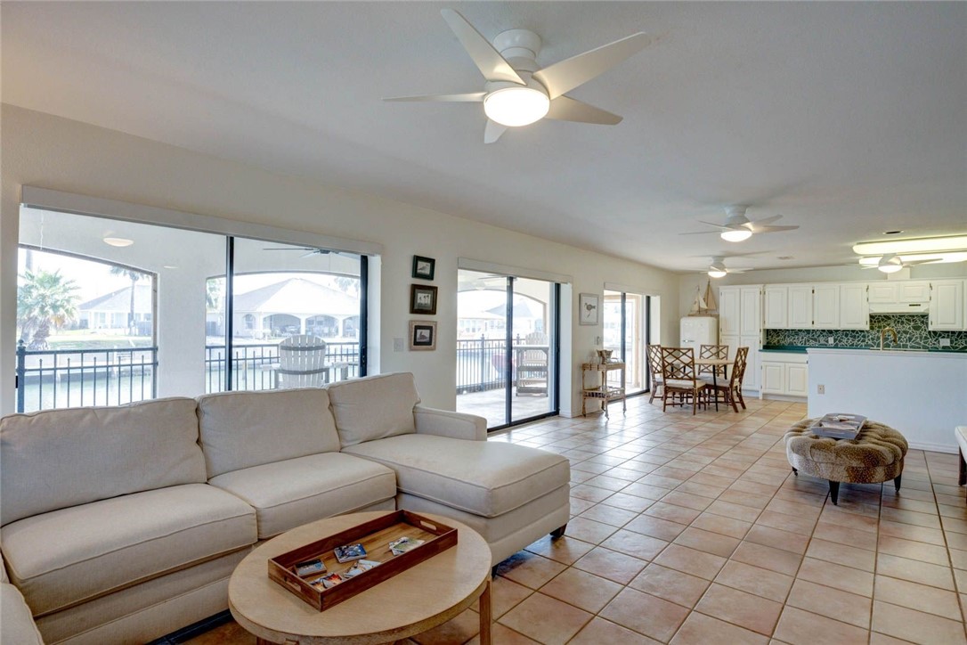 110 Mackerel Ct Property Photo 3