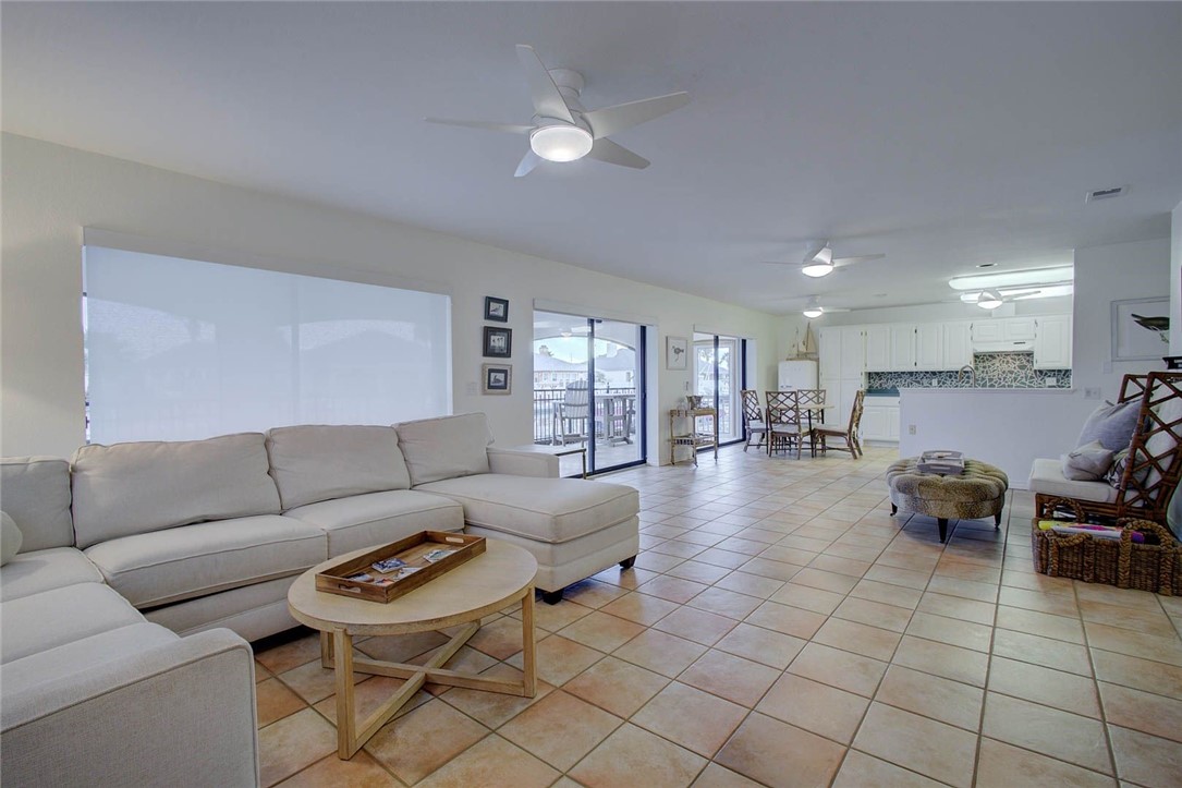 110 Mackerel Ct Property Photo 4