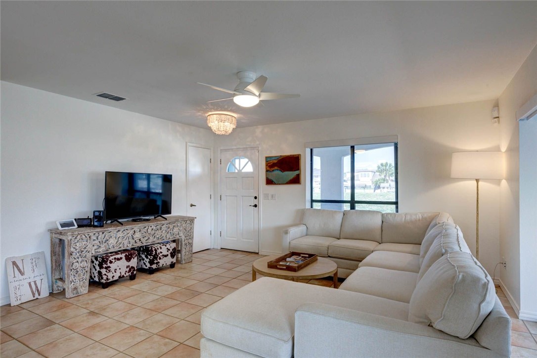 110 Mackerel Ct Property Photo 5
