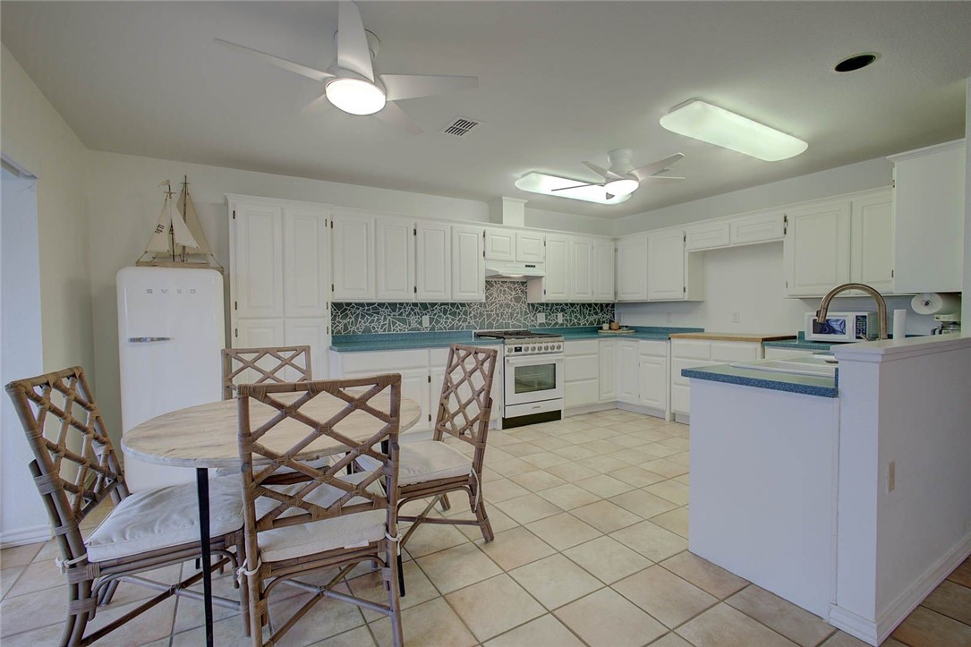 110 Mackerel Ct Property Photo 7