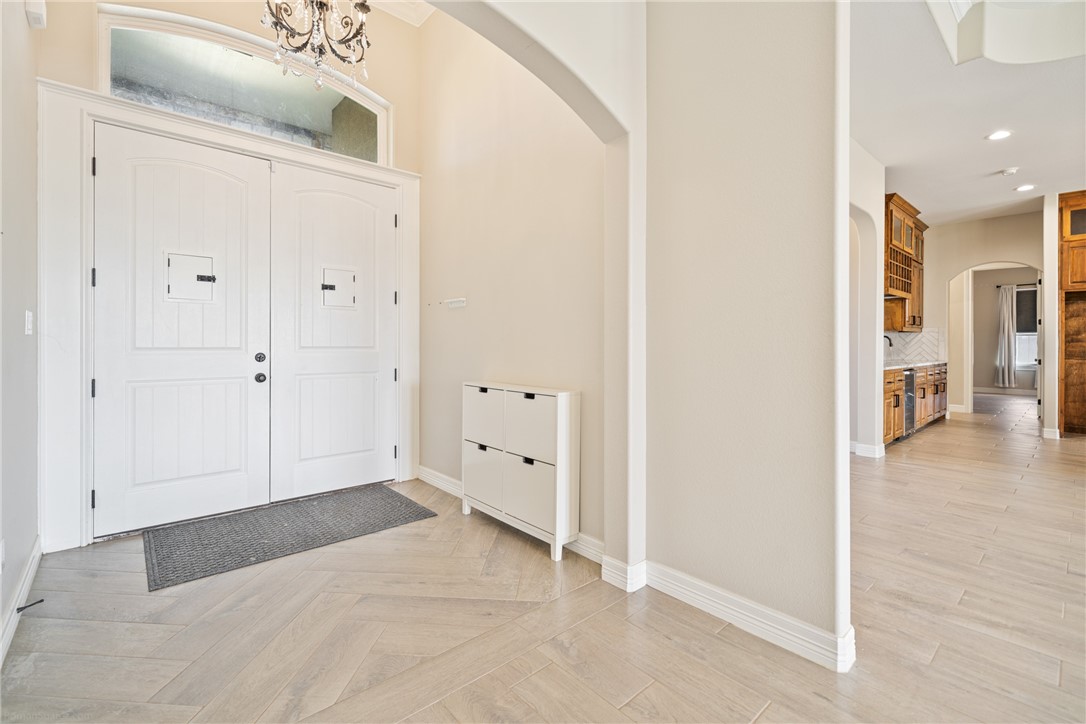 2114 Friesian Dr Property Photo 4