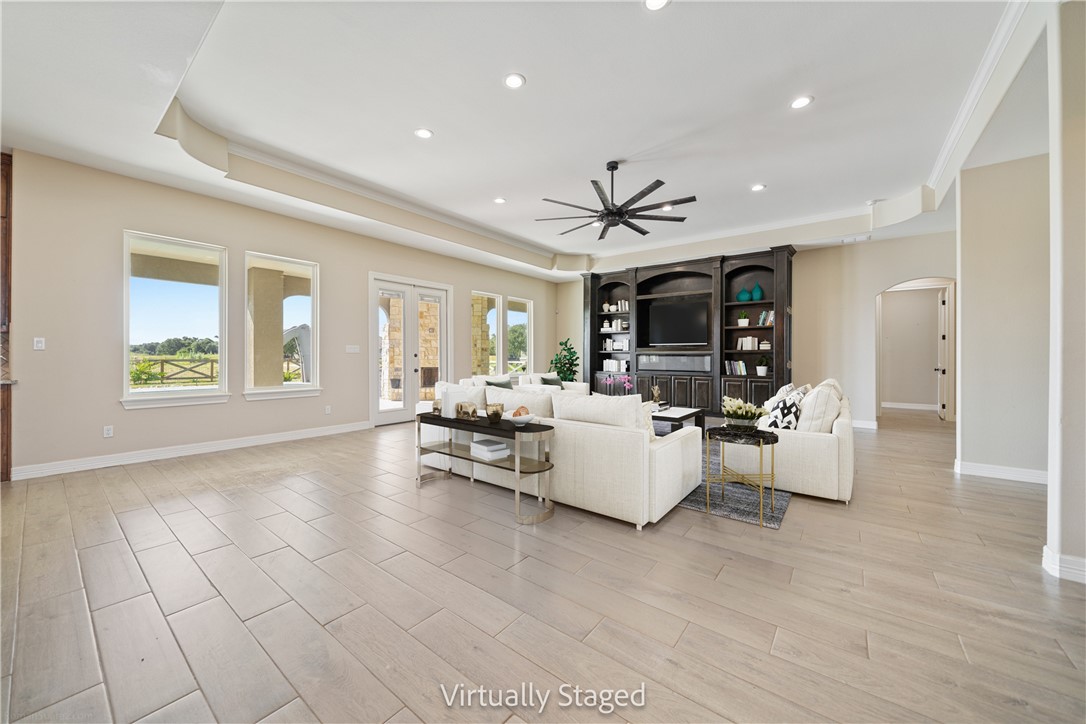 2114 Friesian Dr Property Photo 7