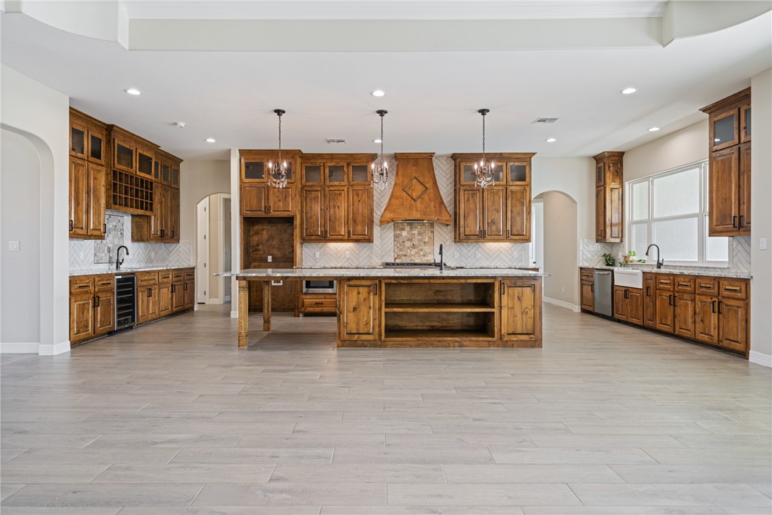 2114 Friesian Dr Property Photo 8