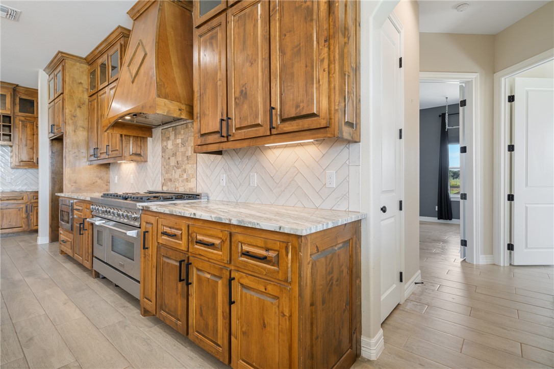 2114 Friesian Dr Property Photo 12