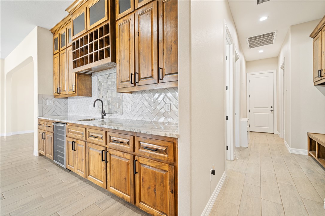 2114 Friesian Dr Property Photo 13