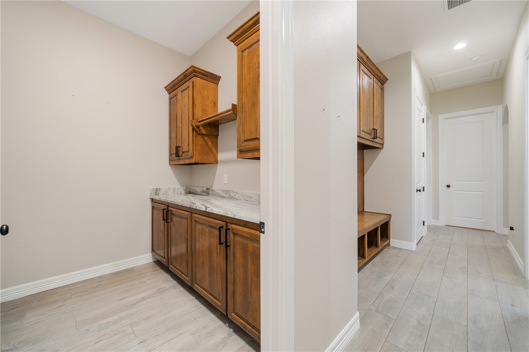 2114 Friesian Dr Property Photo 18