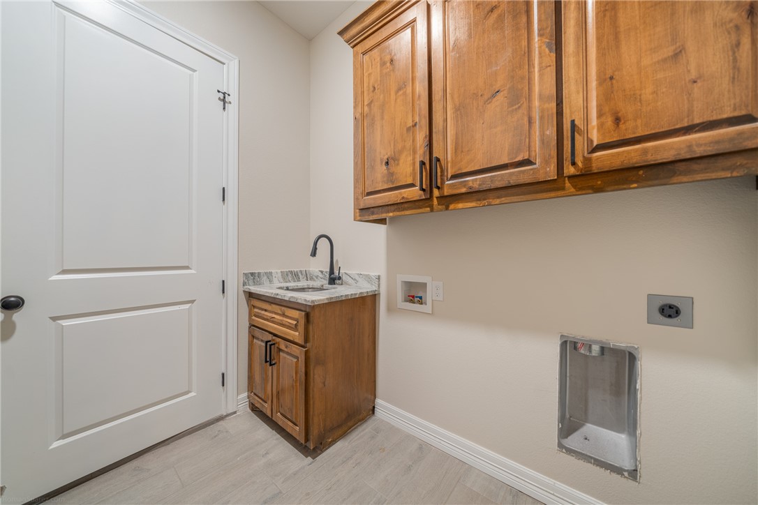 2114 Friesian Dr Property Photo 19