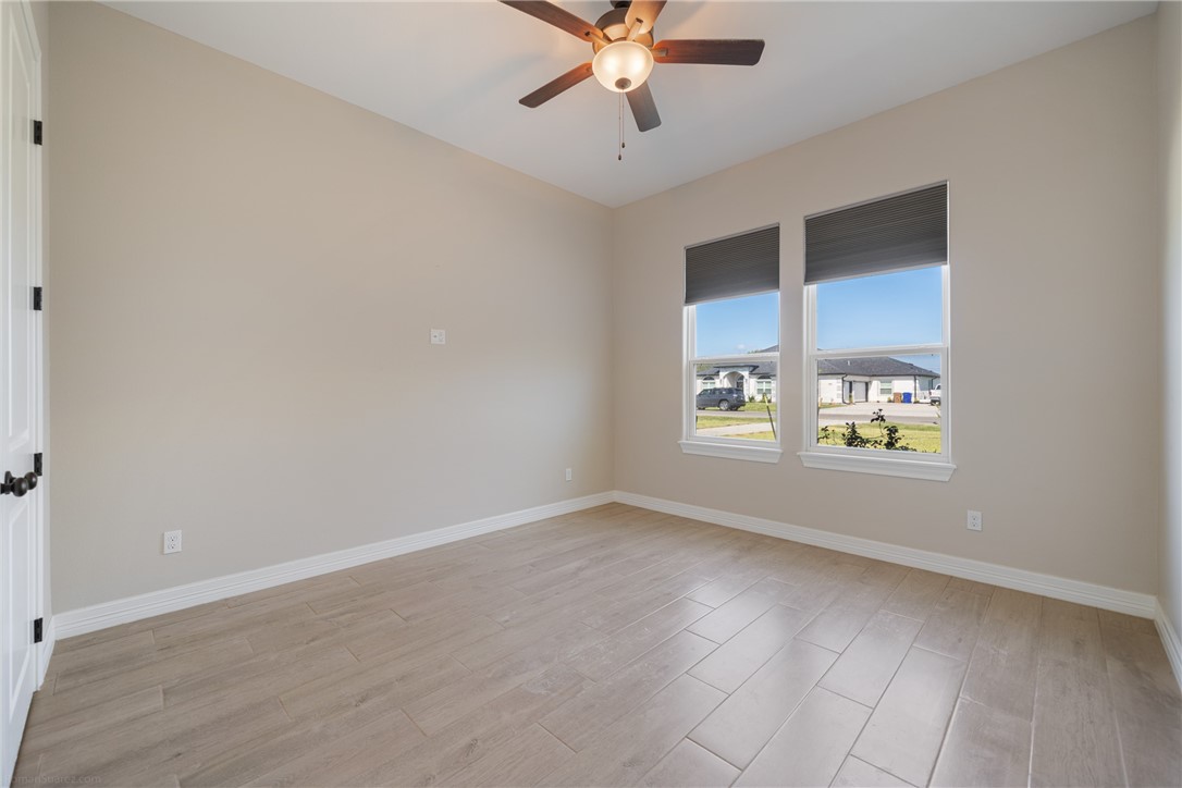 2114 Friesian Dr Property Photo 20