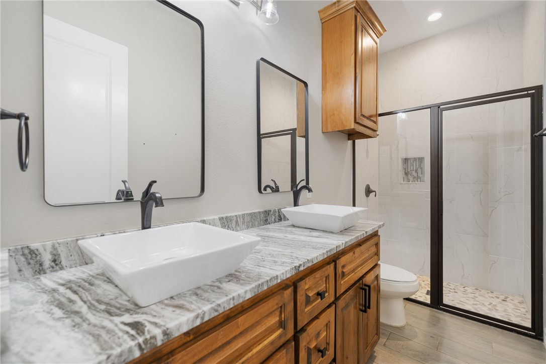 2114 Friesian Dr Property Photo 21