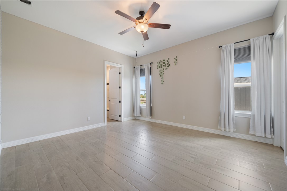 2114 Friesian Dr Property Photo 22