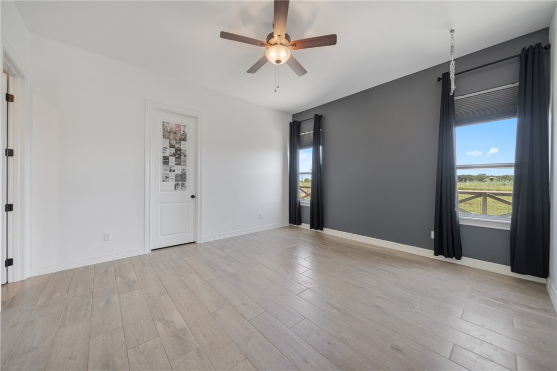 2114 Friesian Dr Property Photo 28