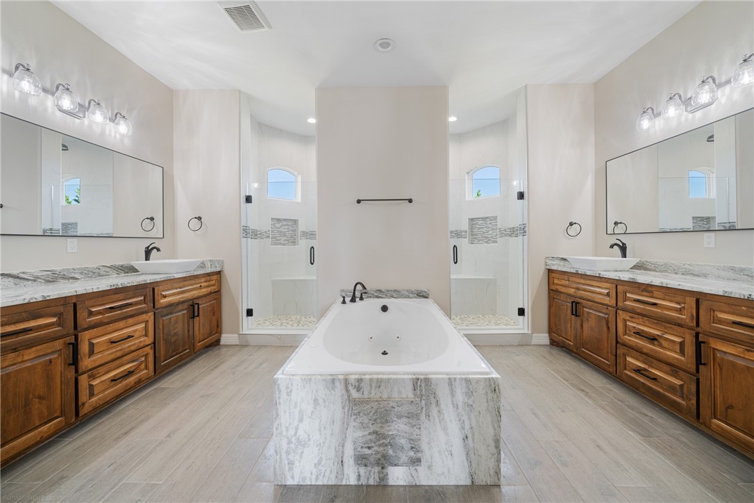 2114 Friesian Dr Property Photo 32