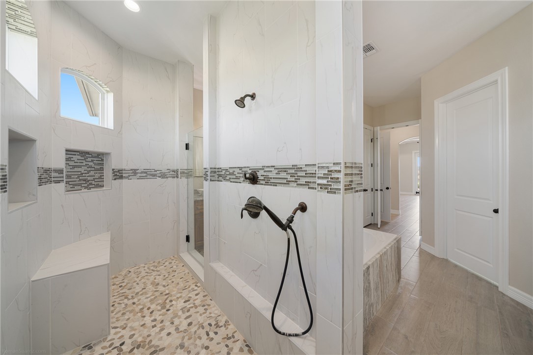 2114 Friesian Dr Property Photo 33