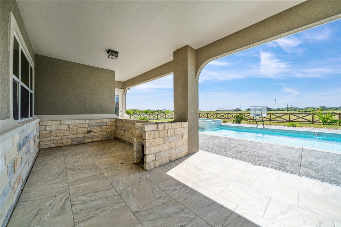 2114 Friesian Dr Property Photo 36