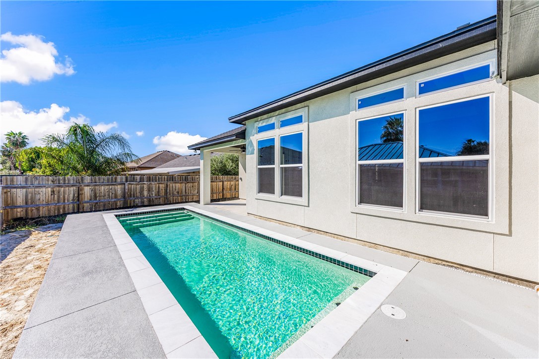 13941 Flintlock Dr Property Photo 3