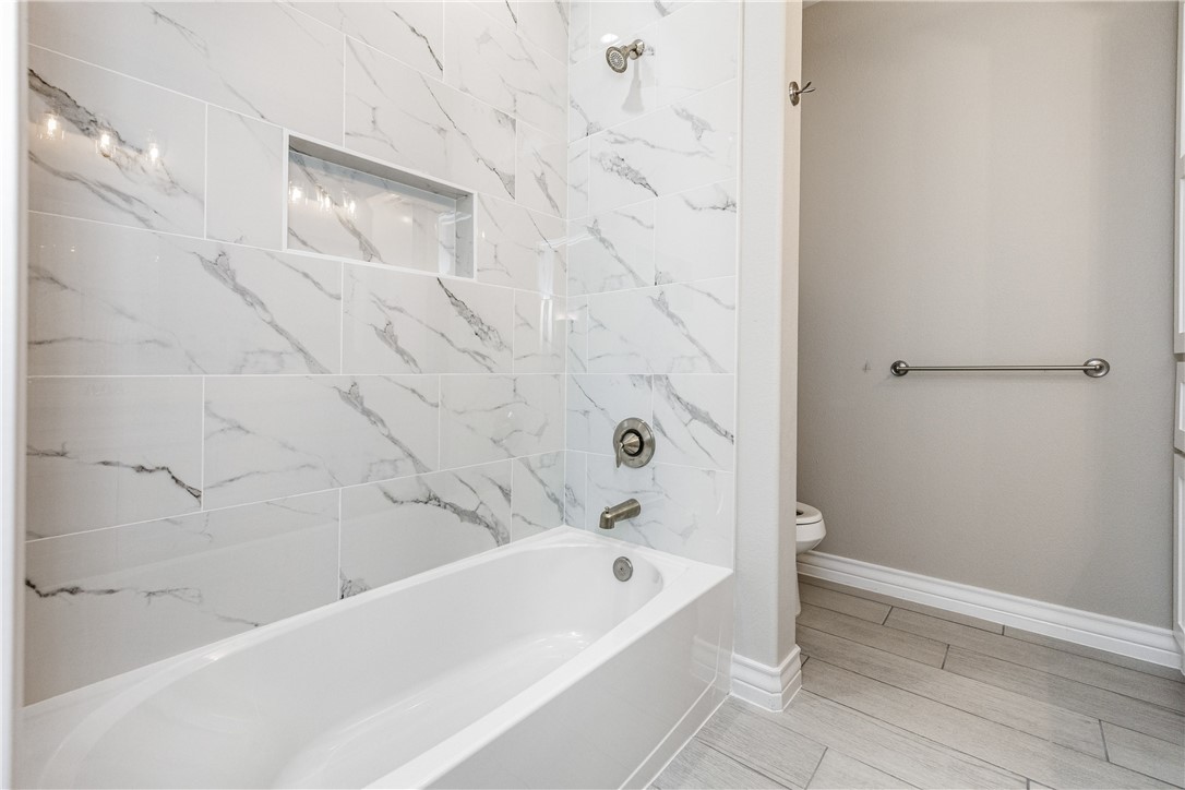 13941 Flintlock Dr Property Photo 24