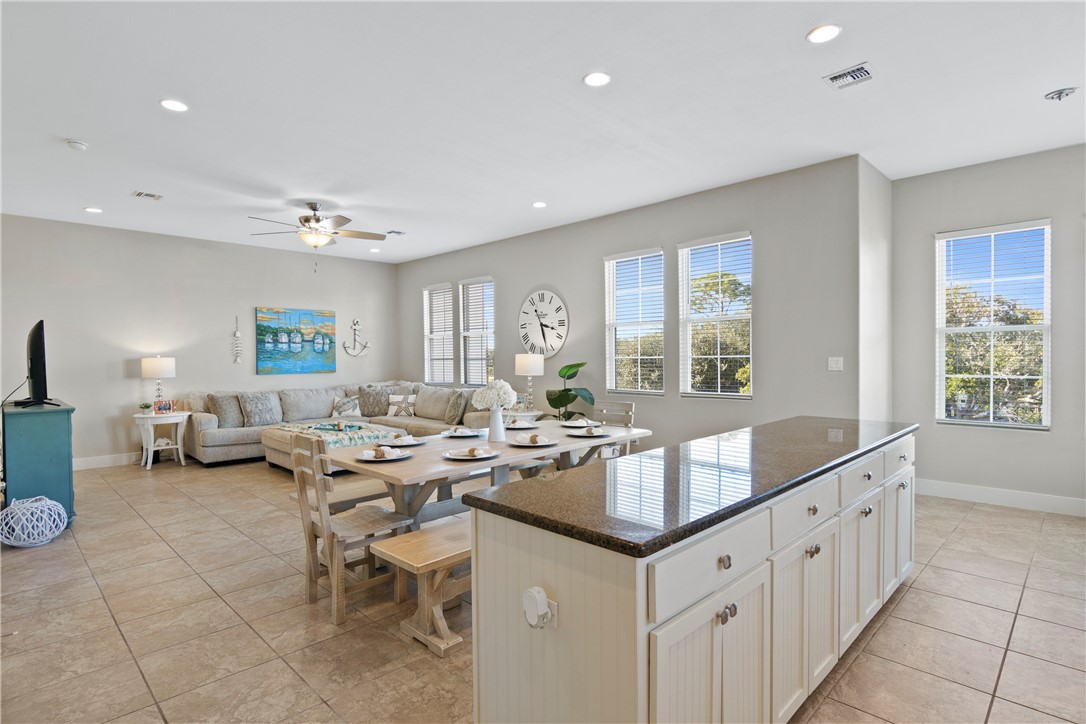 114 Lavaca Circ Property Photo 8
