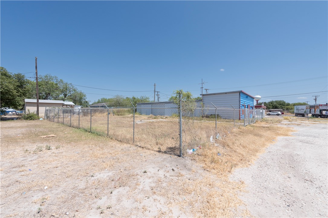 623 N Front St Property Photo 17