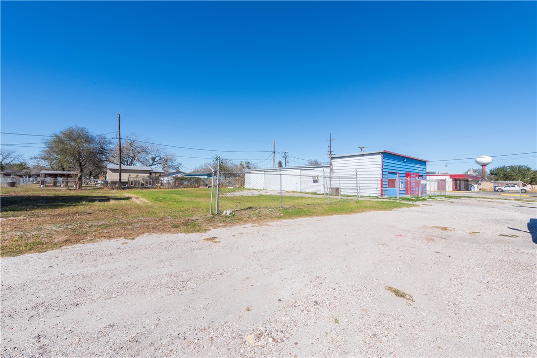 623 N Front St Property Photo 18