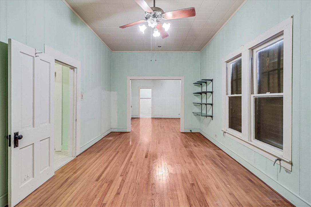 304 E Avenue I Property Photo 2