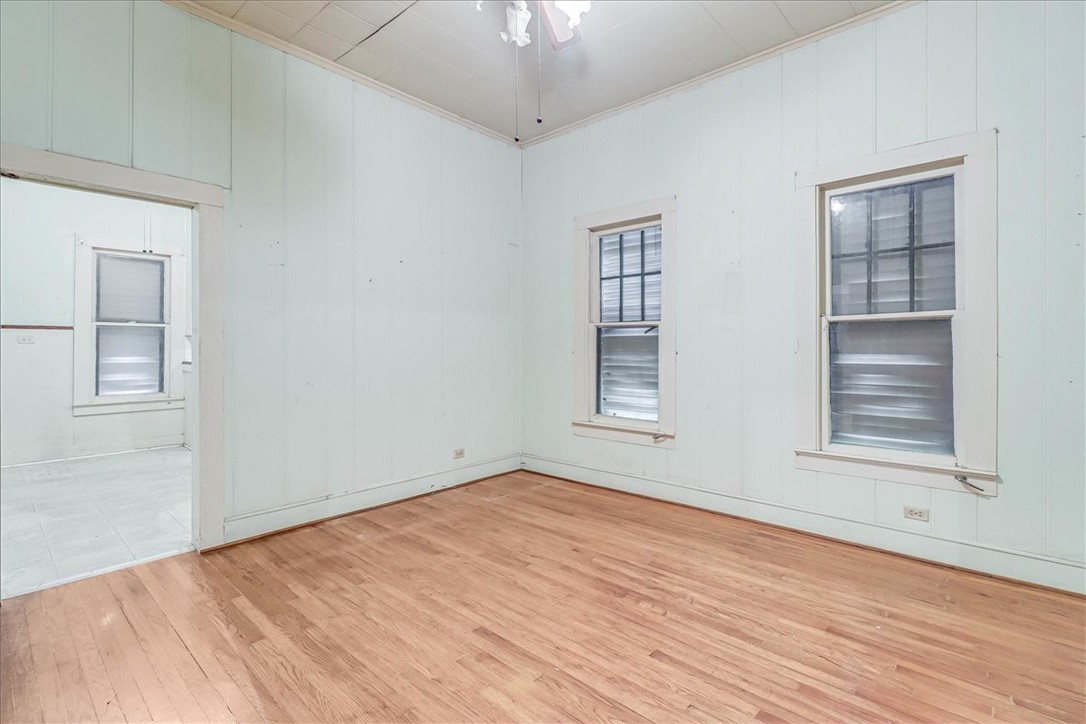 304 E Avenue I Property Photo 4